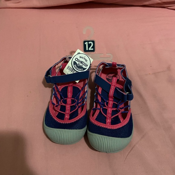 OshKosh Toddler Girls Bump Toe Athletic Sandals, Size 12. New with Tags - Picture 1 of 4
